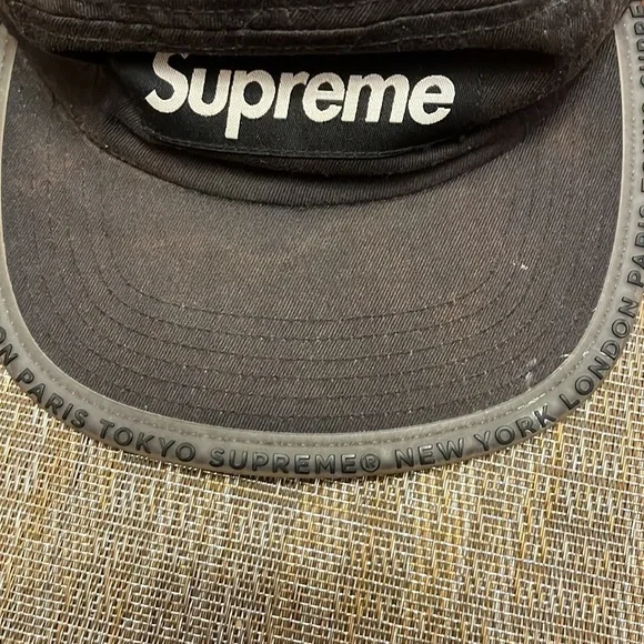 Supreme hat - Picture 2 of 2